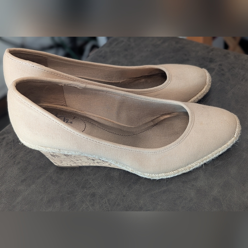 Life Stride Beige Wedge Shoes